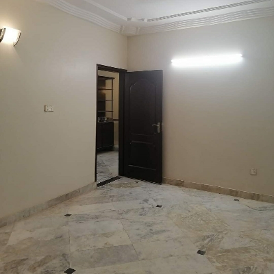 2 Bed lounge flat available for rent 