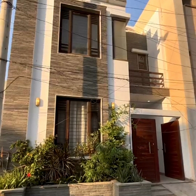 100 Sqyd House Available for rent 